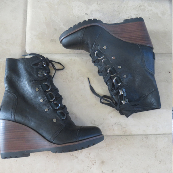 sorel after hours lace up bootie